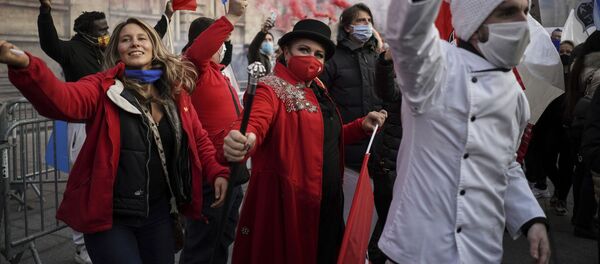 Пандемия коронавируса COVID 19 - акция протеста против ограничений и запретов в Лионе, Франция - Sputnik Грузия