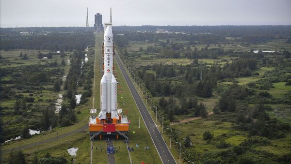 Ракету Long March-5 доставляют на космодром Вэньчан - Sputnik Грузия