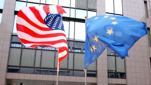 Флаги США и ЕС в Брюсселе - Sputnik Грузия
