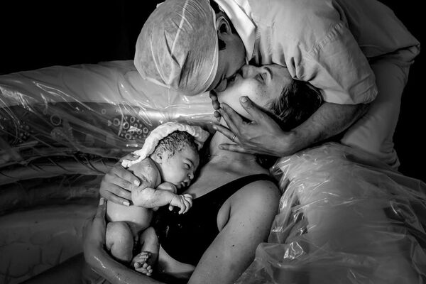 ბრაზილიელი ფოტოგრაფი ჯოვანი დრესლერის ფინალისტი სურათი „სადაც სიცოცხლე იწყება და სიყვარული არასდროს მთავრდება“ - Sputnik საქართველო