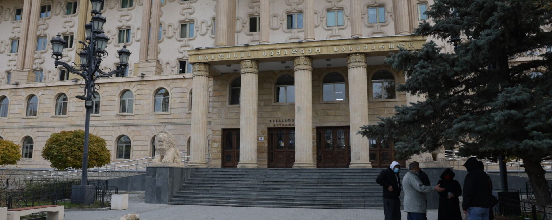 Журналисты у здания Тбилисского городского суда - Sputnik Грузия, 1920, 15.03.2021