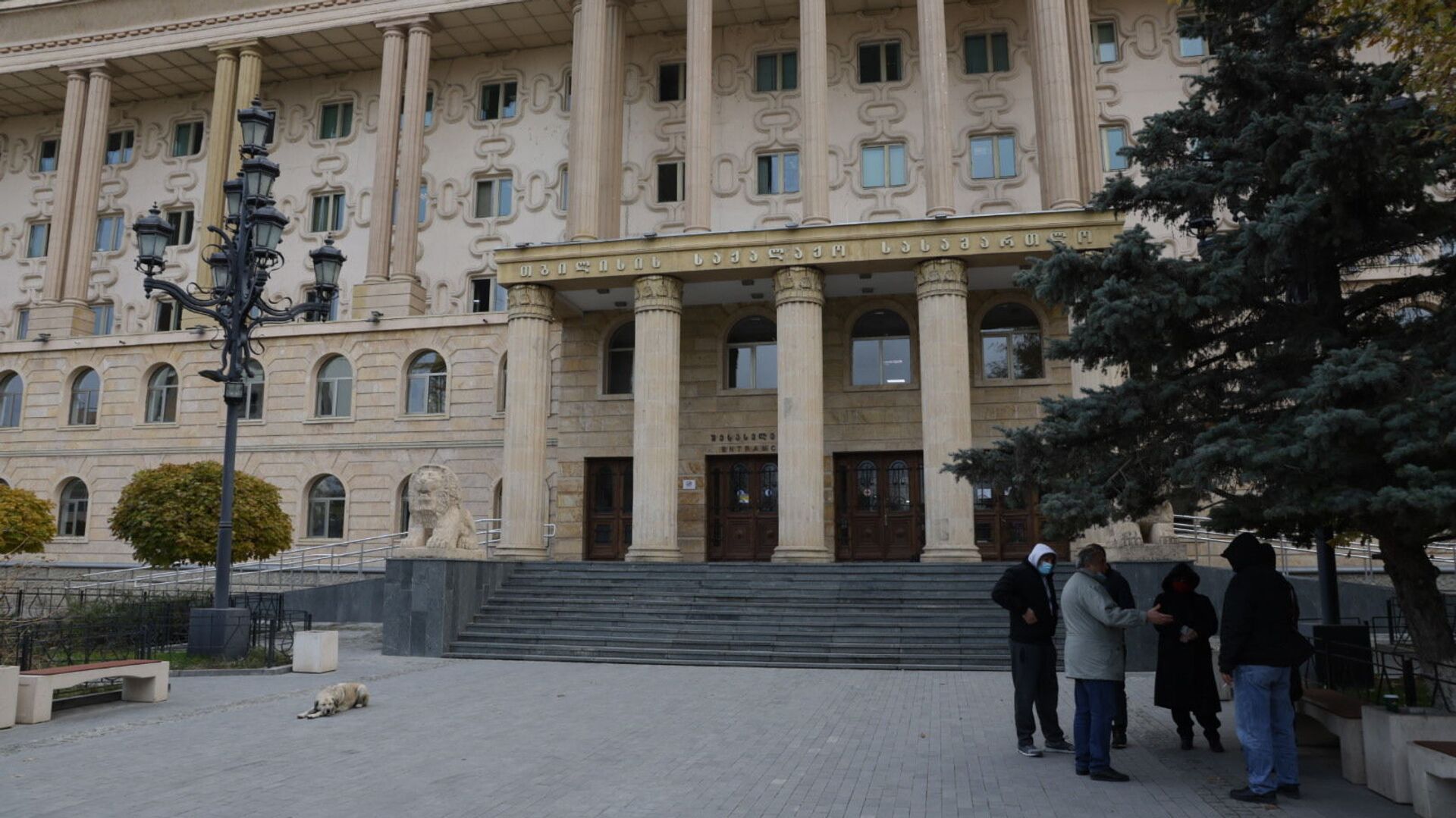 Журналисты у здания Тбилисского городского суда - Sputnik Грузия, 1920, 11.01.2022