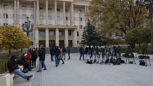 ჟურნალისტები სასამართლოს შენობასთან - Sputnik საქართველო