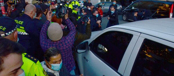 დაპირისპირება ოპოზიციის საპროტესტო აქციაზე აჭარის მთავრობის სახლთან ბათუმში - Sputnik საქართველო