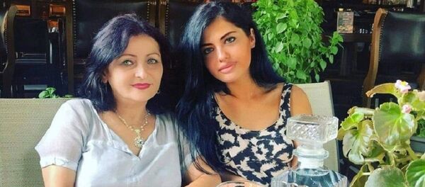 ეთერ გოგოლაძე შვილიშვილთან ერთად ეთერ გოგოლაძე შვილიშვილთან ერთად - Sputnik საქართველო