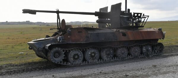 სომხური მხარის მიერ მიტოვებული ტანკი  სომხური მხარის მიერ მიტოვებული ტანკი  - Sputnik საქართველო