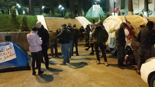 Гражданские активисты третьи сутки проводят акцию протеста у парламента Грузии - Sputnik Грузия