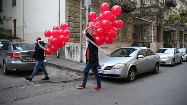 Оппозиция в знак протеста запустила красные шары в небо у госведомств 3 декабря 2020 года - Sputnik Грузия