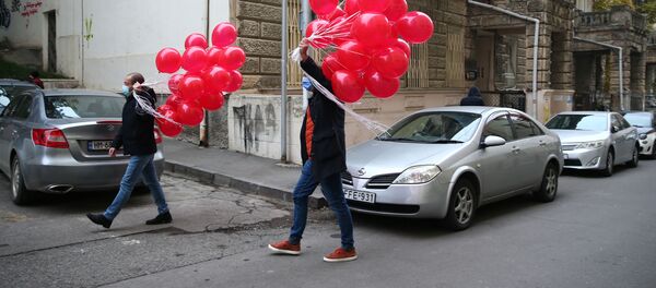 Оппозиция в знак протеста запустила красные шары в небо у госведомств 3 декабря 2020 года - Sputnik Грузия