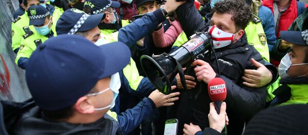 პოლიციასთან დაპირისპირება საპროტესტო აქციაზე - Sputnik საქართველო