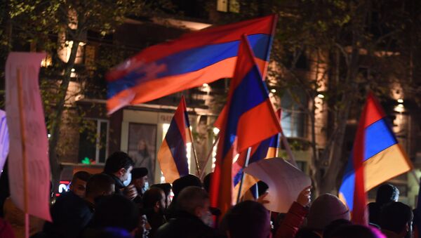 Акция протеста в Ереване против премьер-министра Никола Пашиняна - Sputnik Грузия