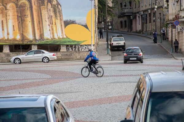 სამაგიეროდ ველოსიპედისტები კომფორტულად არიან. საზოგადოებრივი ტრანსპორტი არ დადის, ქუჩაში მეტი სივრცეა - Sputnik საქართველო