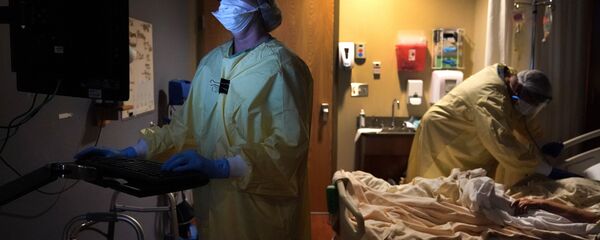 აშშ-ში დღე-ღამეში კორონავირუსით ინფიცირებულთა რეკორდული რაოდენობა გამოვლინდა აშშ-ში დღე-ღამეში კორონავირუსით ინფიცირებულთა რეკორდული რაოდენობა გამოვლინდა - Sputnik საქართველო