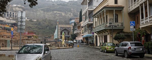 Город Тбилиси в дождь - район Абанотубани, старые дома, городская архитектура - Sputnik Грузия
