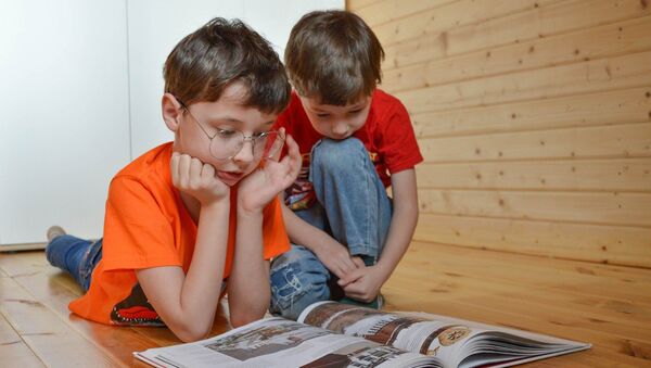 Дети читают книгу - Sputnik Грузия