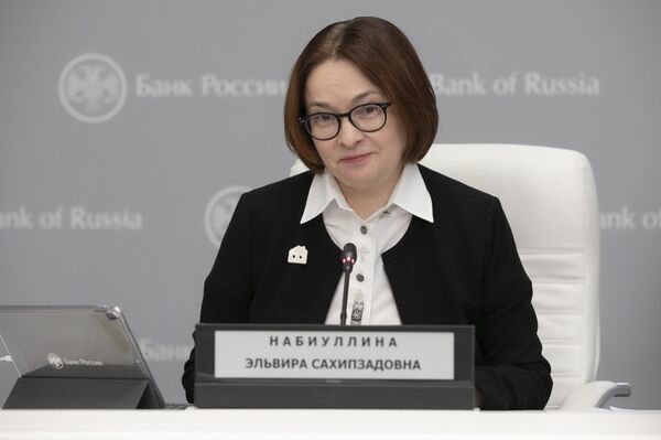 Председатель Центрального банка РФ Эльвира Набиуллина заняла в списке Forbes 57 строчку, переместившись с 53-й позиции. Она уже третий год подряд фигурирует в рейтинге - Sputnik Грузия