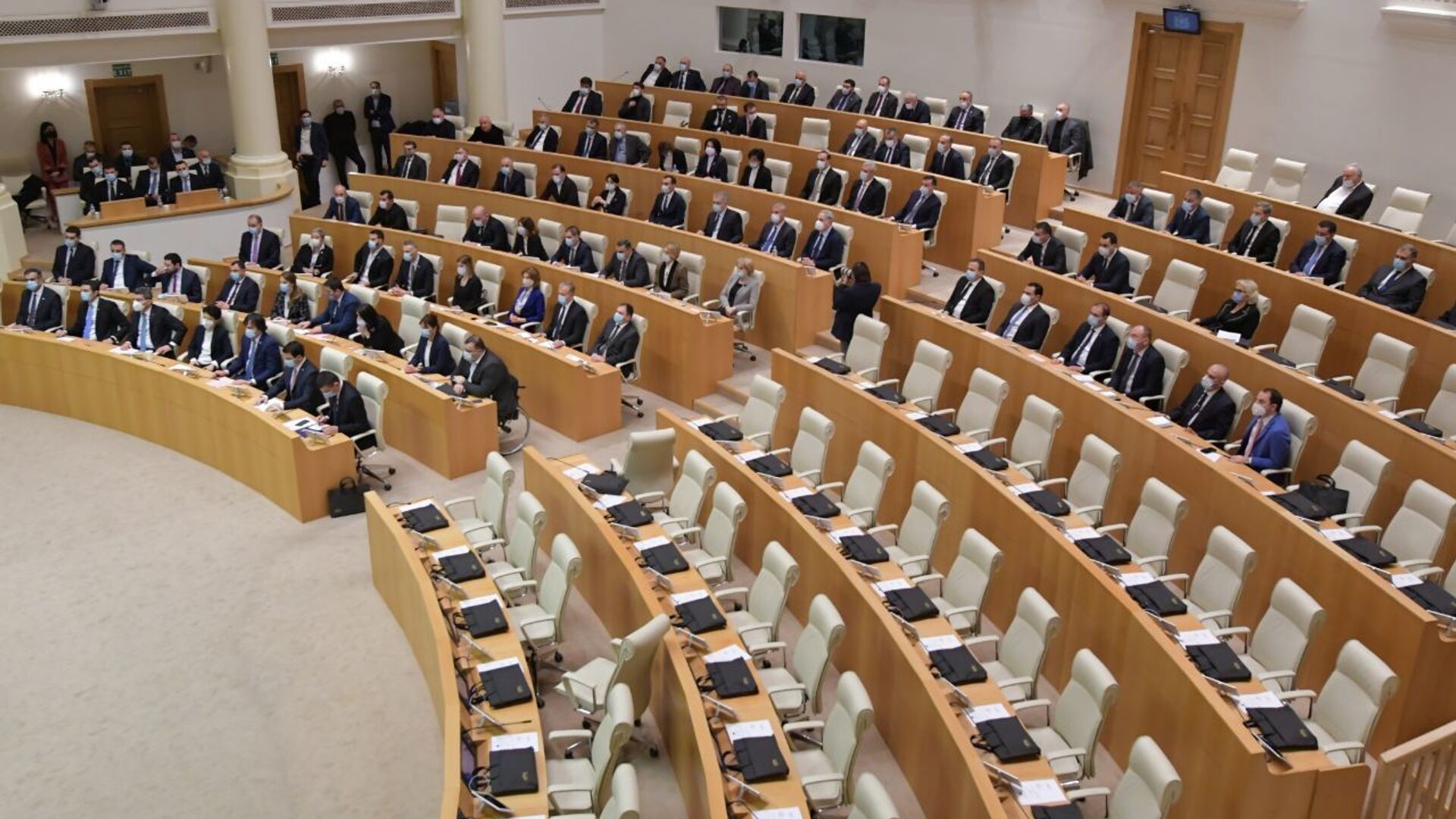Пустые места в зале заседаний. Парламент Грузии десятого созыва начал работу 11 декабря 2020 года - Sputnik Грузия, 1920, 28.04.2023