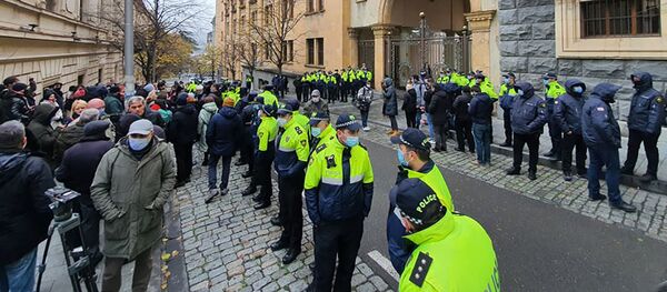 „დემოკრატიის დაკრძალვა“: ოპოზიციის საპროტესტო აქცია  პარლამენტთან - ვიდეო - Sputnik საქართველო