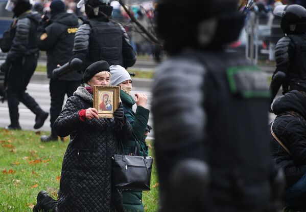 Сторонники оппозиции во время акции протеста в Минске - Sputnik Грузия