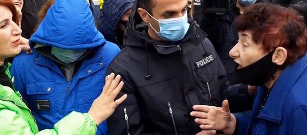 Акция оппозиции в день первого заседания Верховного совета Аджарии - видео - Sputnik Грузия