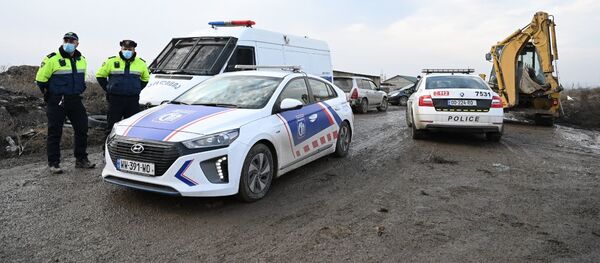 Бульдозеры и полиция. Снос незаконных построек в поселке Африка в Самгорском районе - Sputnik Грузия