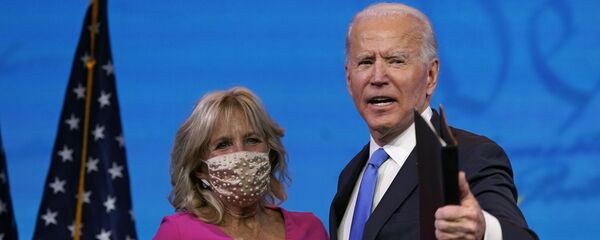 ჯო ბაიდენი მეუღლესთან, ჯილ ბაიდენთან ერთად ჯო ბაიდენი მეუღლესთან, ჯილ ბაიდენთან ერთად - Sputnik საქართველო