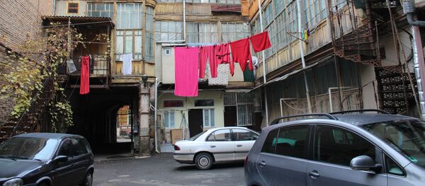 Вход во двор - Sputnik Грузия