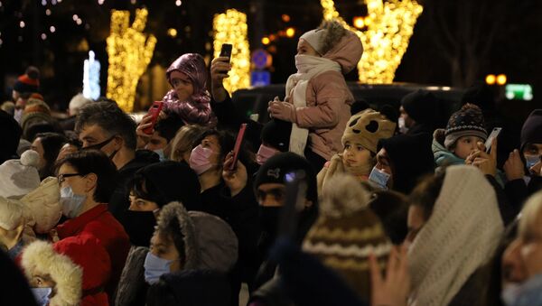 Дети на празднике. Церемония зажжения огней на главной новогодней елке Грузии на проспекте Руставели - Sputnik Грузия