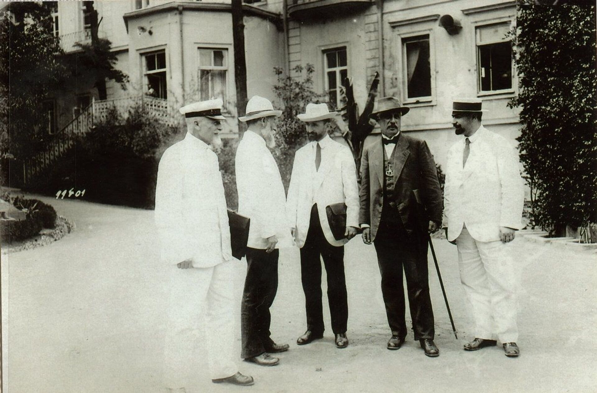 Ноэ Жордания и Ноэ Рамишвили с другими членами правительство Грузии - Sputnik საქართველო, 1920, 24.05.2023