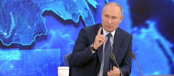 “Да, мы белые и пушистые” - Путин сравнил Россию с Западом - видео - Sputnik Грузия