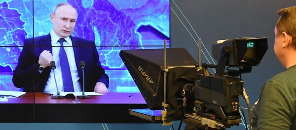 Россия должна быть сильной, чтобы не допустить переписывания истории – Путин - Sputnik Грузия