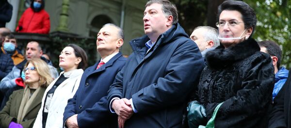 გიგი უგულავა, ნინო ბურჯანაძე, შალვა ნათელაშვილი და სხვა პოლიტიკოსები მემორანდუმის ხელმოწერაზე გიგი უგულავა, ნინო ბურჯანაძე, შალვა ნათელაშვილი და სხვა პოლიტიკოსები მემორანდუმის ხელმოწერაზე - Sputnik საქართველო