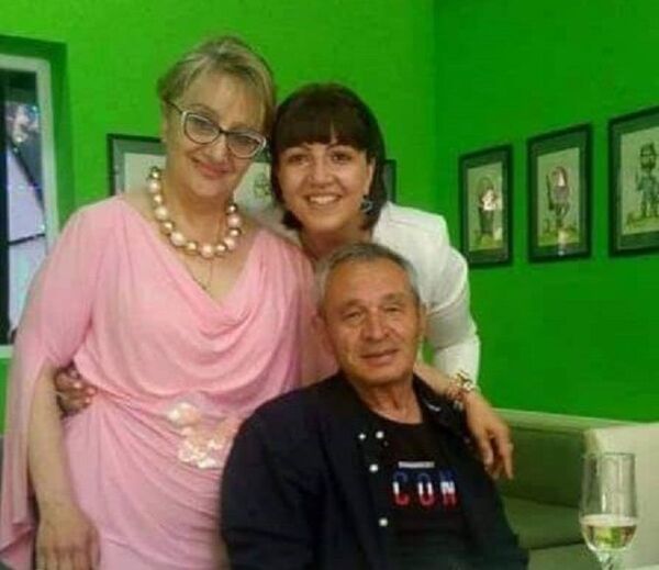 28 წლის საუკეთესო ლექტორი, სიკეთის „ბაცილა“ და კომენდანტის საათის დროს აღებული საშვები 28 წლის საუკეთესო ლექტორი, სიკეთის „ბაცილა“ და კომენდანტის საათის დროს აღებული საშვები - Sputnik საქართველო