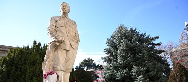 Cторонники Сталина отметили в Гори день рождения вождя народов - Sputnik Грузия