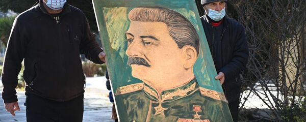 Cторонники Сталина отметили в Гори день рождения вождя народов - Sputnik Грузия