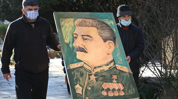 Cторонники Сталина отметили в Гори день рождения вождя народов - Sputnik Грузия