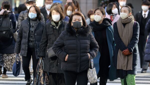 Пандемия коронавируса COVID 19 - жители Японии в масках - Sputnik Грузия