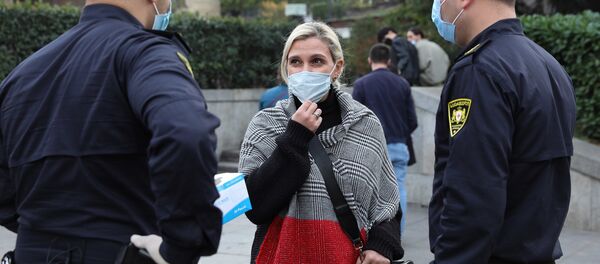 Эпидемия коронавируса. Полиция следит за ношением масок и соблюдением ограничений в Грузии Эпидемия коронавируса. Полиция следит за ношением масок и соблюдением ограничений в Грузии - Sputnik Грузия