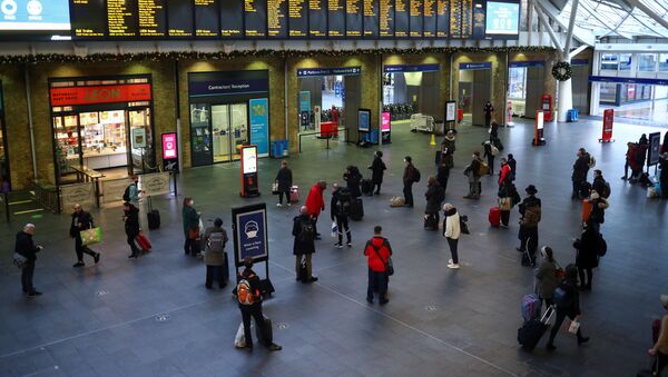 Туристы на вокзале Кингс-Кросс в Лондоне, Великобритания - Sputnik Грузия