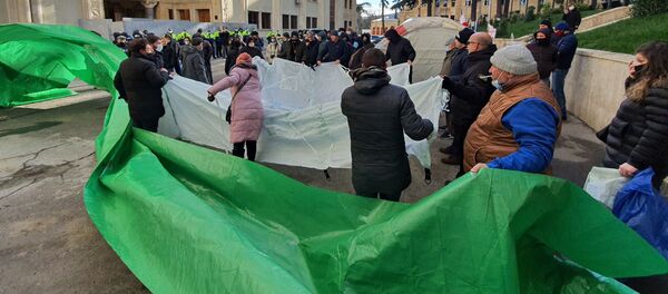 Акции протеста. Оппозиция ставит новые палатки у здания парламента Грузии 24 декабря 2020 год - Sputnik Грузия