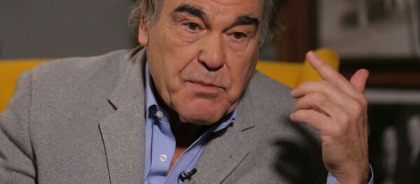 Режиссер Оливер Стоун привился российской вакциной от коронавируса - Sputnik Грузия