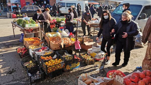 Торговля на рынке. Новогодний базар - Sputnik Грузия