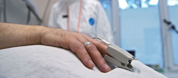 პულსომეტრი პაციენტის თითზე  - Sputnik საქართველო