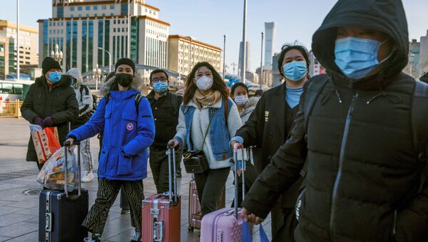 Пандемия коронавируса COVID 19 - китайцы в масках в Пекине, Китай - Sputnik Грузия