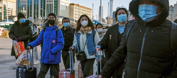 Пандемия коронавируса COVID 19 - китайцы в масках в Пекине, Китай - Sputnik Грузия