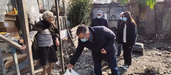 დავით ბაქრაძე თავისი ხელფასით გაჭივრებულებს ეხმარება დავით ბაქრაძე თავისი ხელფასით გაჭივრებულებს ეხმარება - Sputnik საქართველო