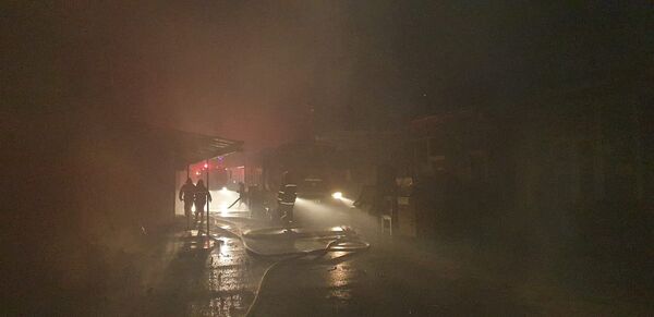 Крупный пожар на вещевом рынке в Гори локализован - Sputnik Грузия