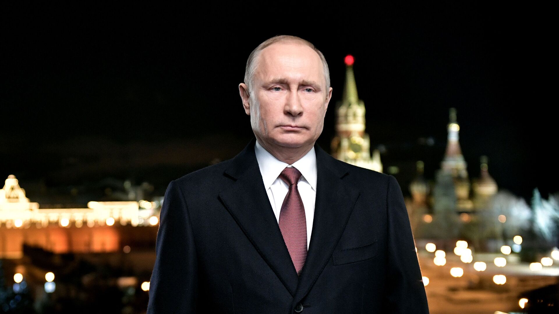 Президент России Владимир Путин во время новогоднего обращения к россиянам в канун 2018 года - Sputnik Грузия, 1920, 31.12.2021