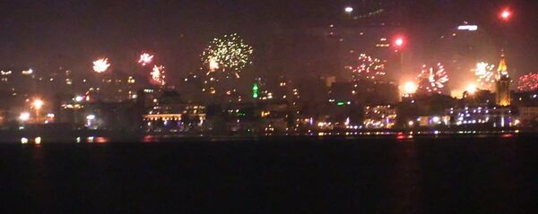 Новогодний Батуми: салют над морем - видео - Sputnik Грузия