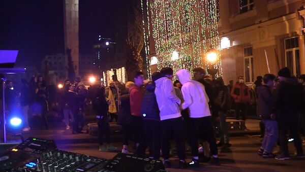 Танцы и застолье: как оппозиция в Батуми отмечала новый год - видео - Sputnik Грузия